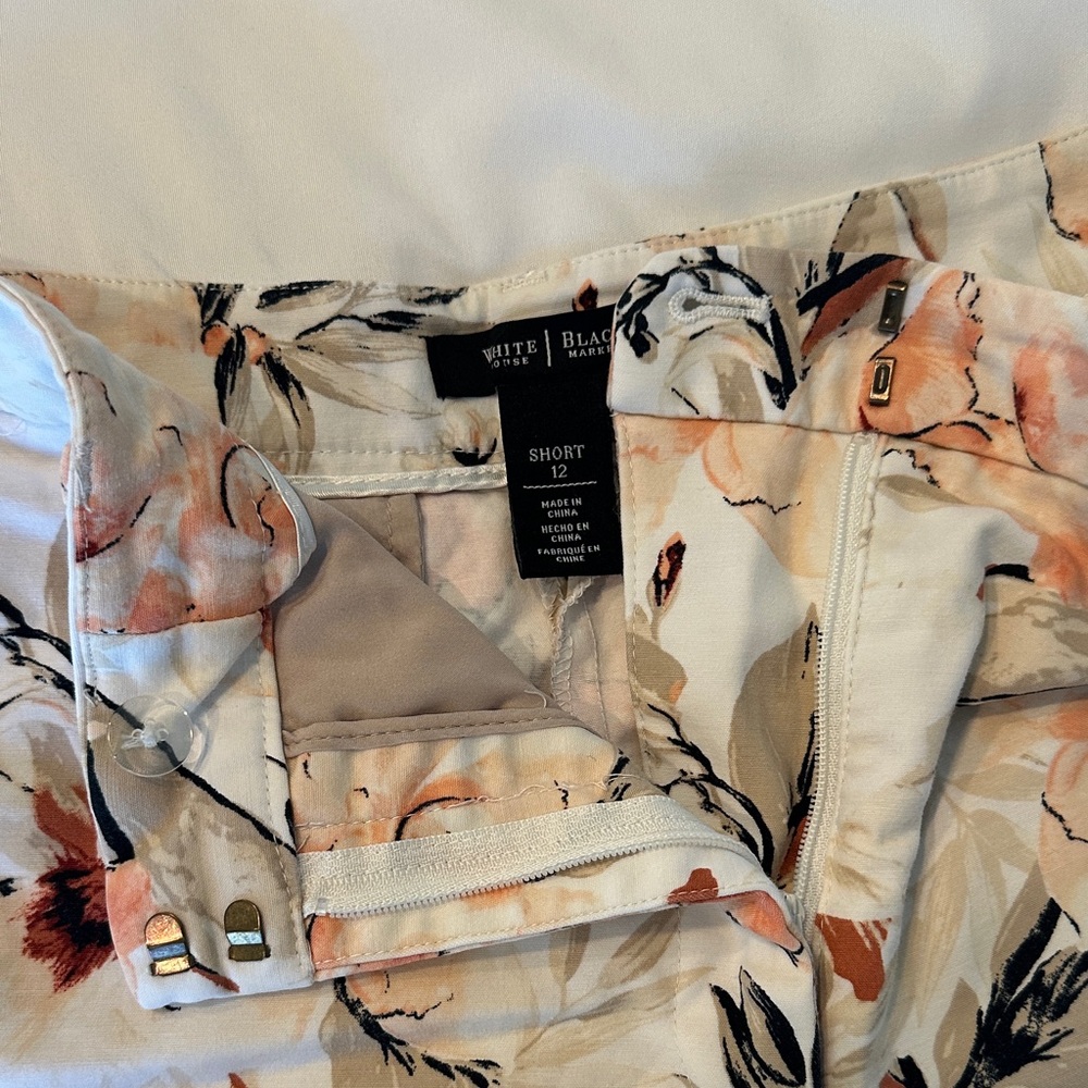 2 pair : White House Black Market 5” SHORT - Picture 10 of 11